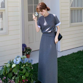 灰色韩系超火休闲套装裙女夏季2025新款减龄短袖t恤半身裙两件套